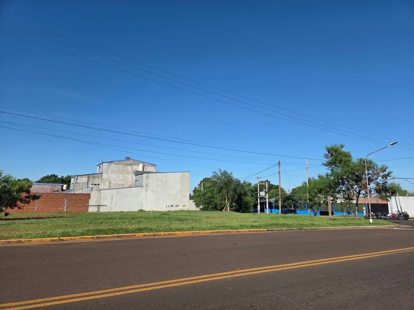 TERRENO ESQUINA SOBRE AVENIDA - imagen 2